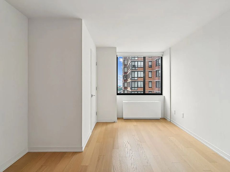 1st image of Columbus Pl #S10e