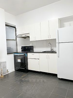 1st image of 52 Henry St #2