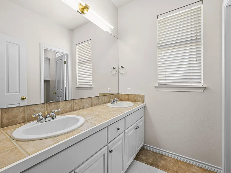 5004 Valburn Ct — Photo 31