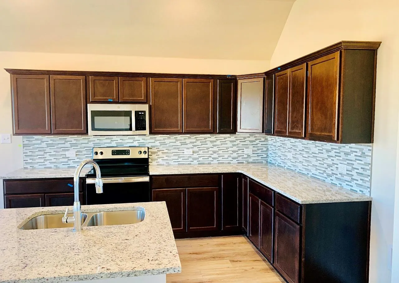 3 bed, 2.0 bath, 1600 sqft, $1,925 — Photo 3
