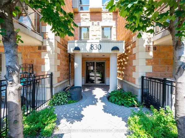 830 Scollard Ct #305, Mississauga, ON L5V 0A2