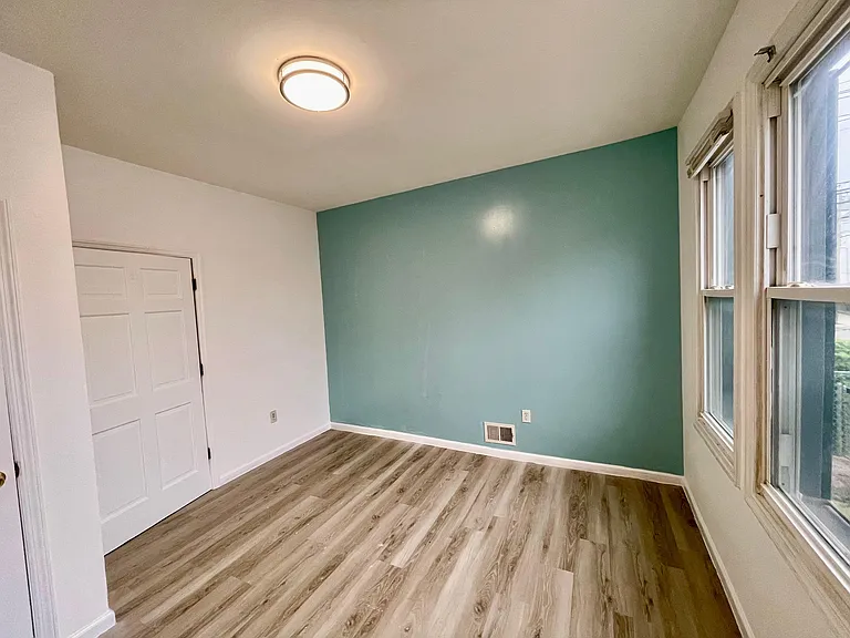 218 Columbia Ave #1R — Photo 7