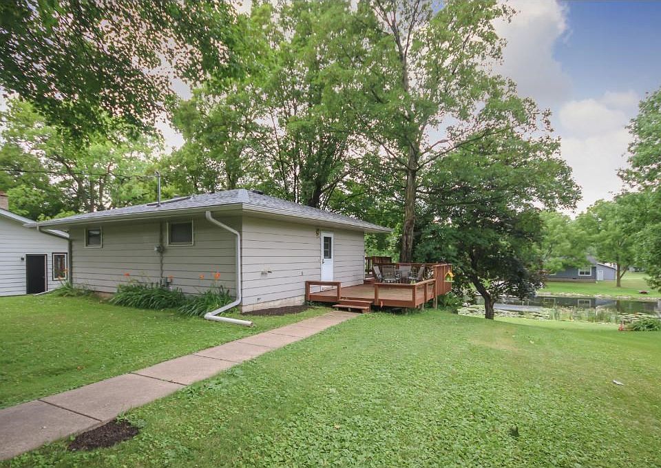 1st image of 50586 Shorewood Cir
