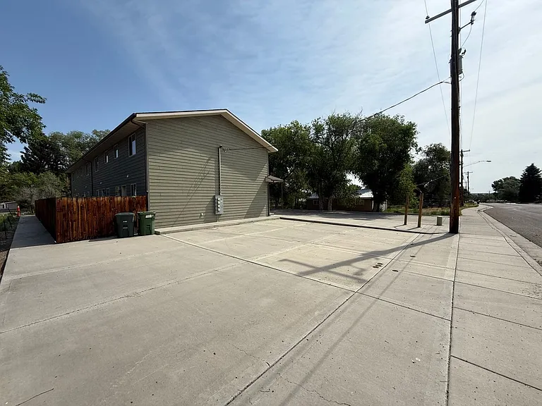 418 W Pershing — Photo 50