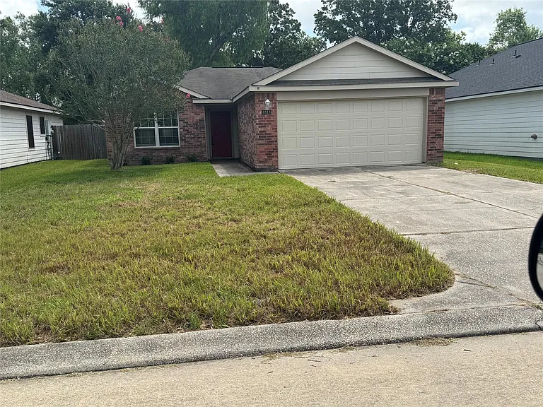4818 Comal River Loop — Photo 1