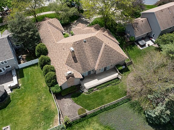 3rd image of 1437 Ambleside Cir