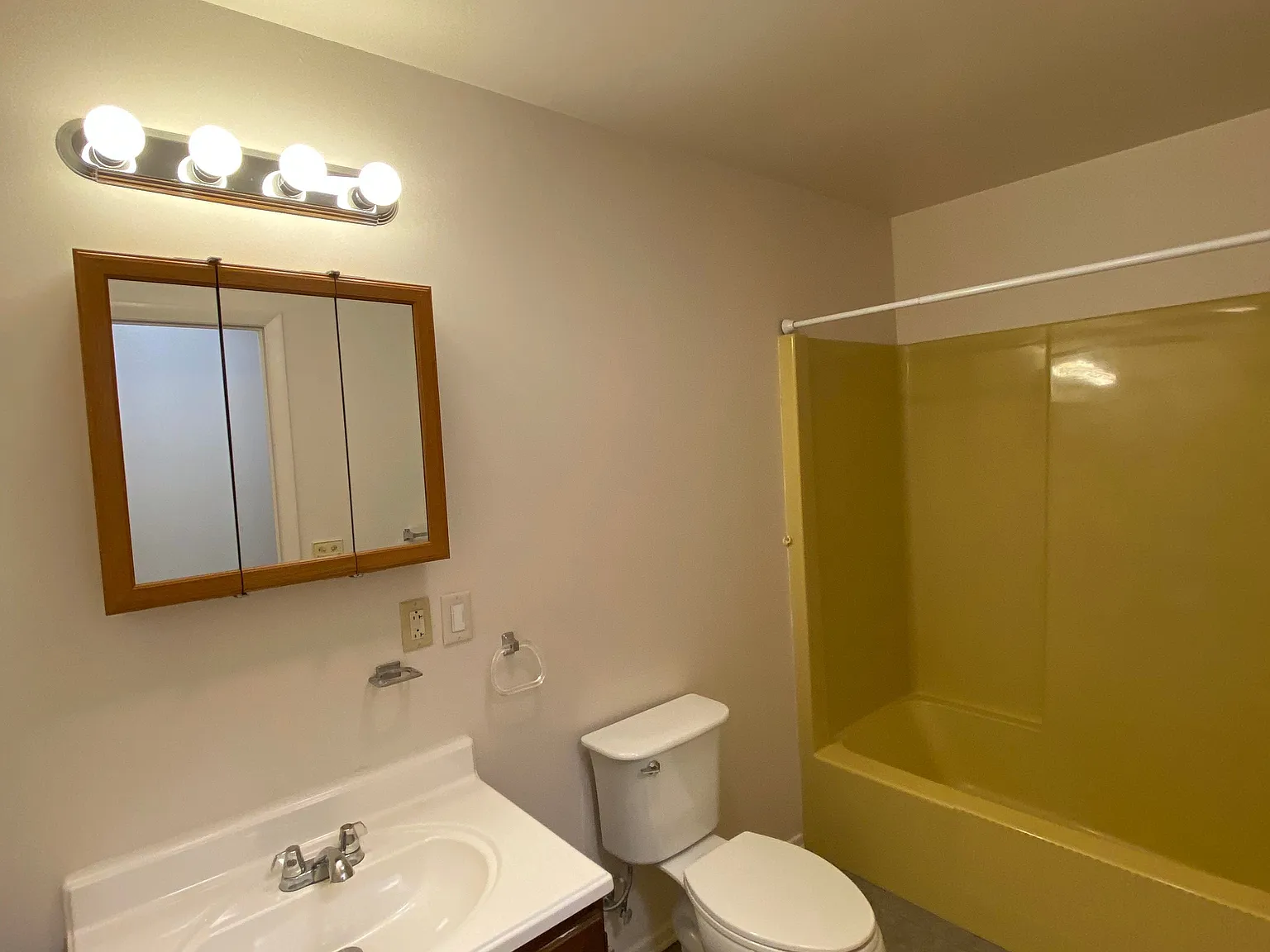 14203 Cedarwood Dr SW — Photo 3