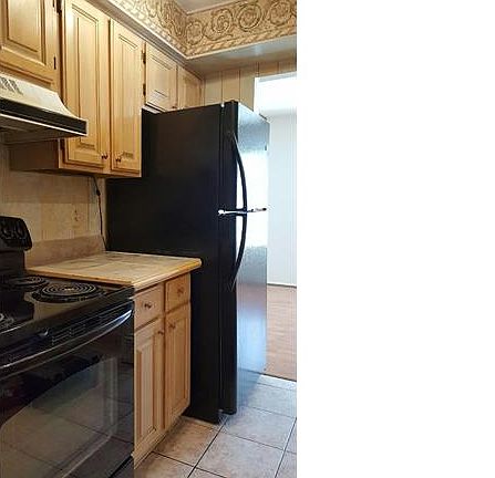 2nd image of 680 E Fox Hills Dr