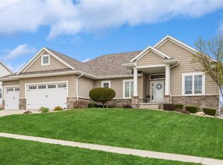 2840 Wildflower Rd, Cedar Rapids, IA 52411