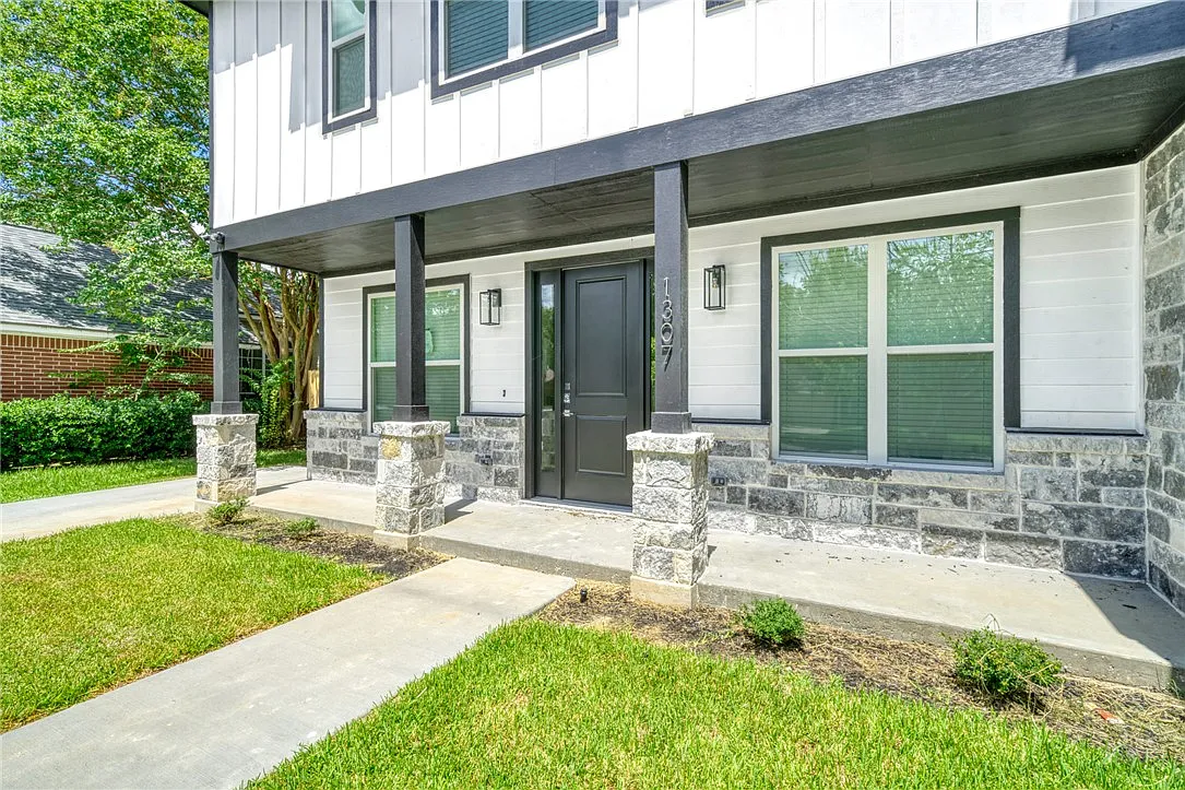 4 bed, 4.5 bath, 2214 sqft, $3,600 — Photo 4