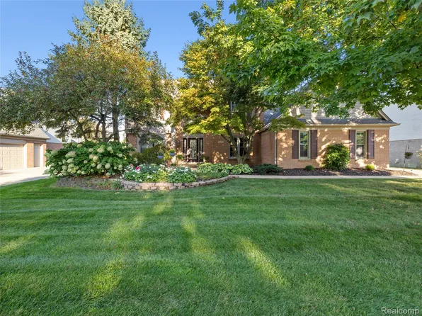 6894 Kings Mill Dr, Canton, MI 48187
