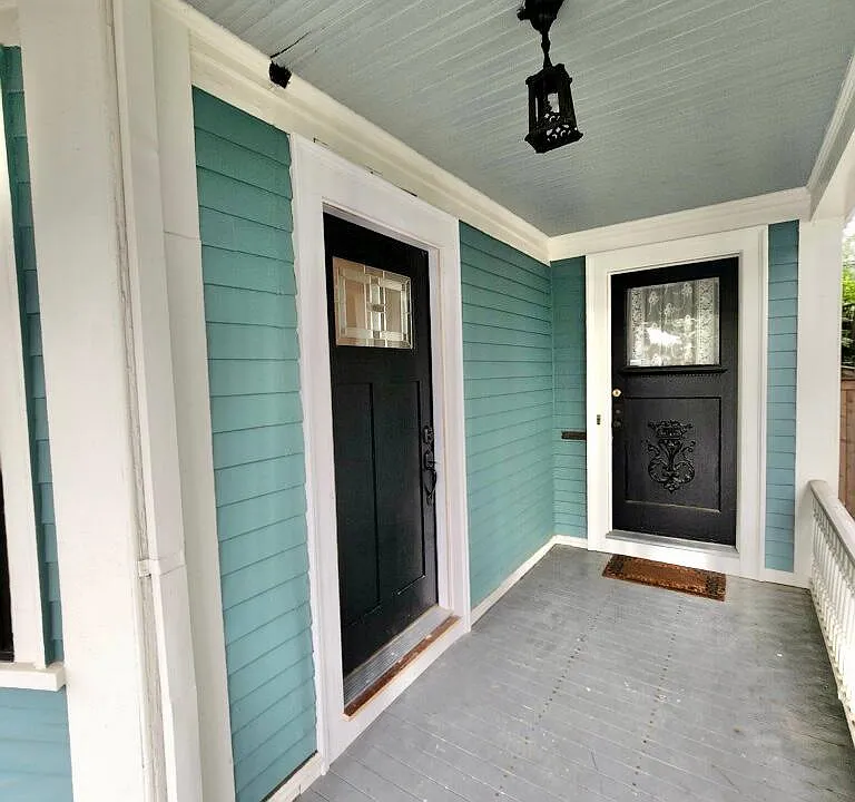 Apt 3 entrance (left door), 148 Governor St entrance (right door)