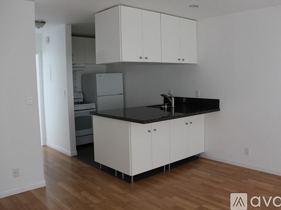 3rd image of 1520 W Carson St #1