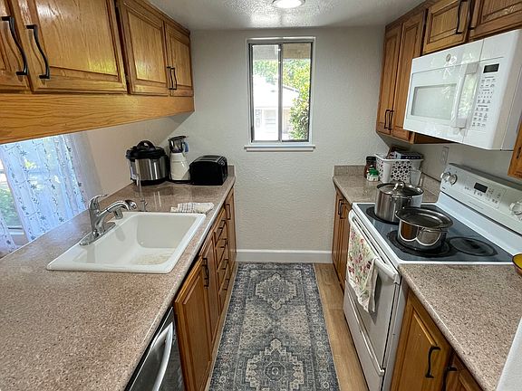 3rd image of 21085 White Fir Ct