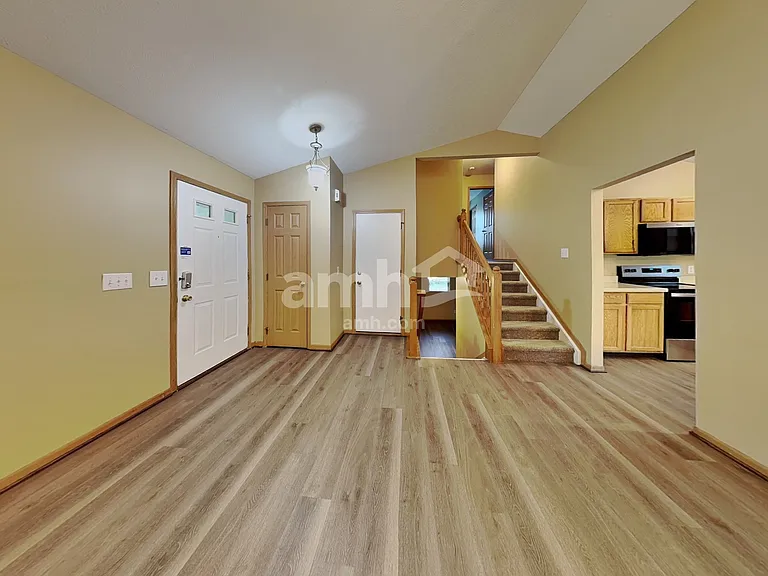 949 Rowland Ave — Photo 6