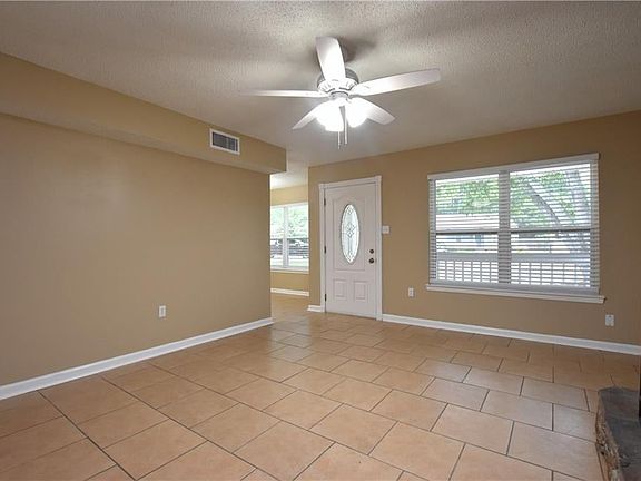 4th image of 345 Mapleleaf Cir