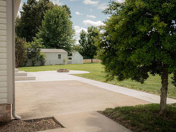 5th image of 546 Smiths Ln