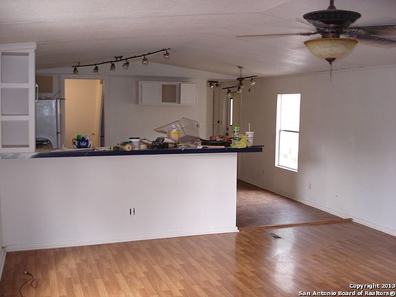 5th image of 238 E FLORES OAKS DR.