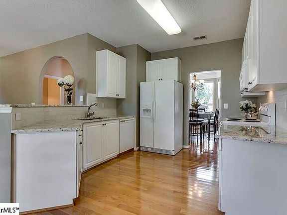 4th image of 100 Windy Bluff Dr
