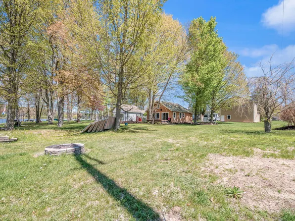 11035 Birchpark Dr, Stanwood, MI 49346