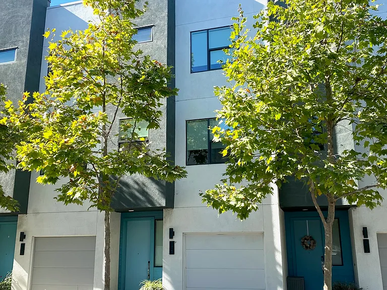 1427 Pullman Way — Photo 2