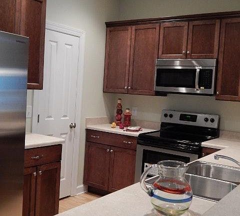 Maple cabinets, stainless appliances