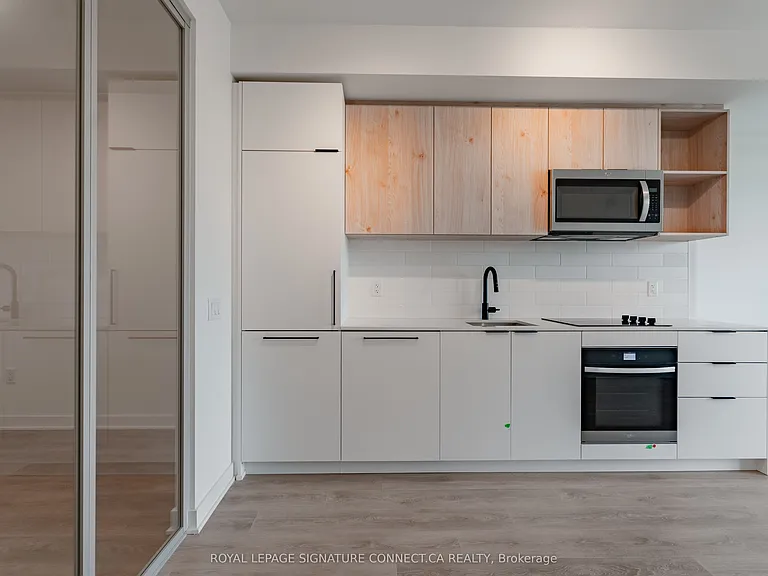 1185 Dupont St #517 — Photo 3