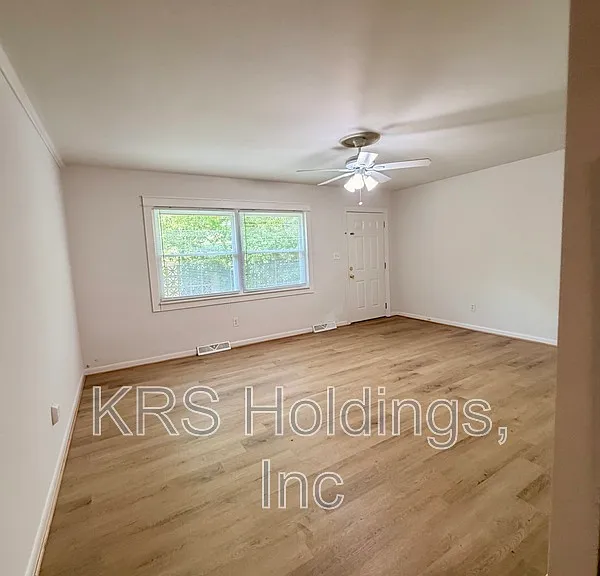 8 Parkwood Ave #B — Photo 4