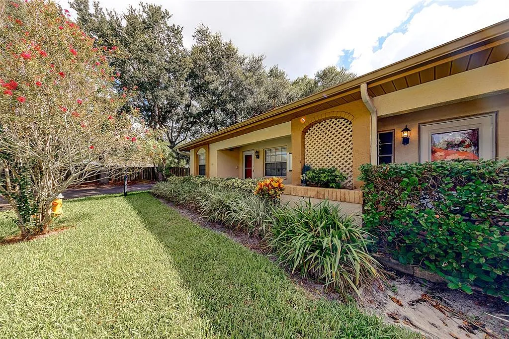 2 bed, 2.0 bath, 925 sqft, $1,900 — Photo 3