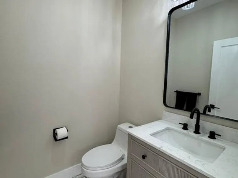 537 Campus St — Photo 13