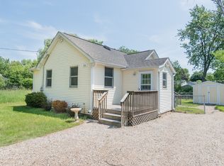 306 S Sheridan Rd, Lakemoor, IL 60051