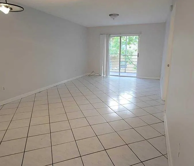 4111 Stirling Rd — Photo 10