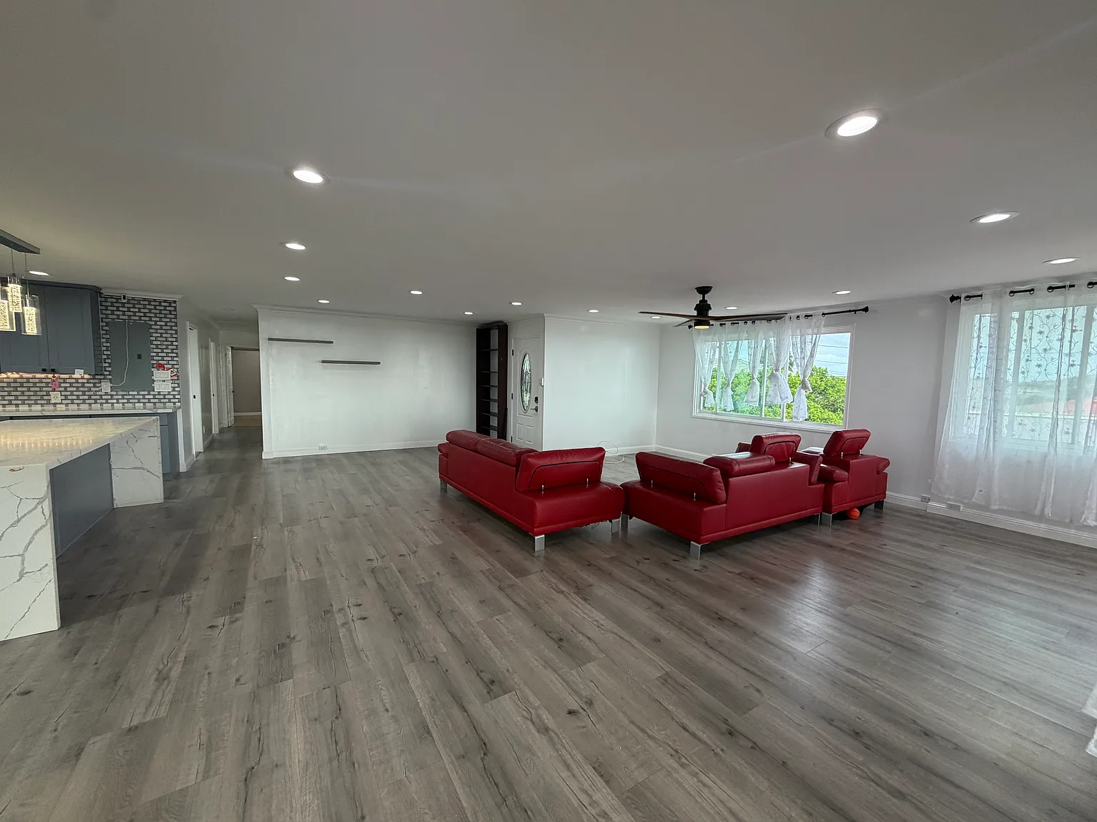 3 bed, $5,200 — Photo 2