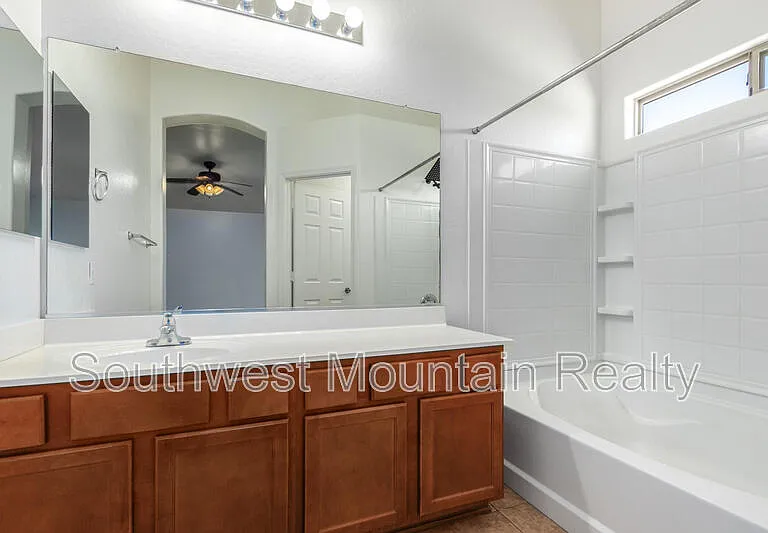 1140 W Oak Tree Ln — Photo 21