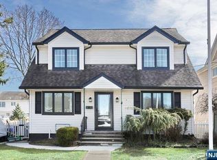 88 Alberta Dr, Saddle Brook, NJ 07663