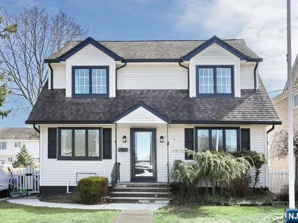 88 Alberta Dr, Saddle Brook, NJ 07663