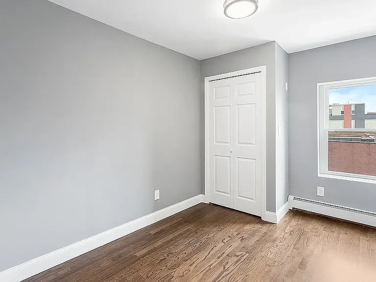 189 Woodpoint Rd #3 — Photo 6
