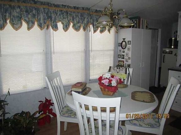 5th image of 305 Laverne St