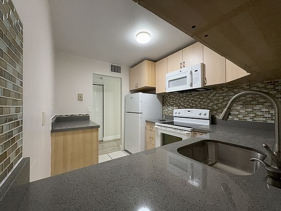 New kitchen countertop & sink
