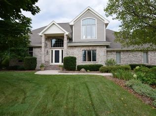 W159N7473 Pinewood Cir, Menomonee Falls, WI 53051