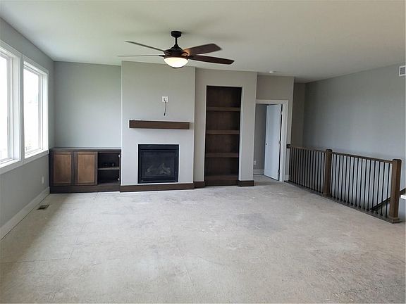4th image of 812 Mulberry Dr NW