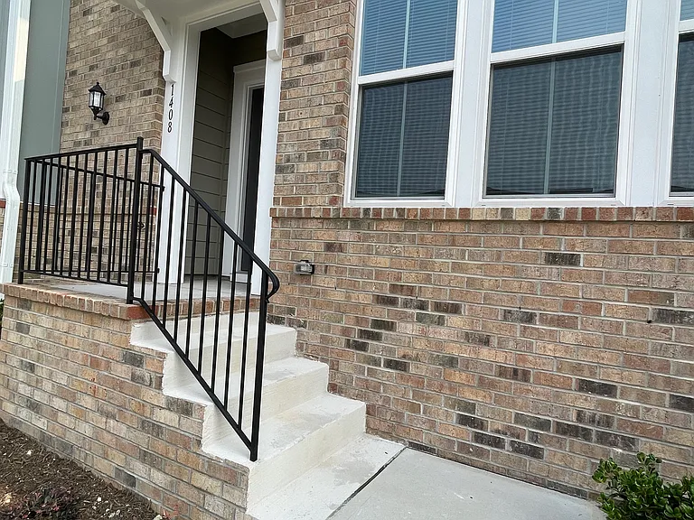 1408 Irving Hill Dr — Photo 3