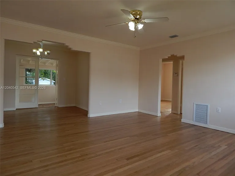 1841 SW 37th Ave — Photo 4