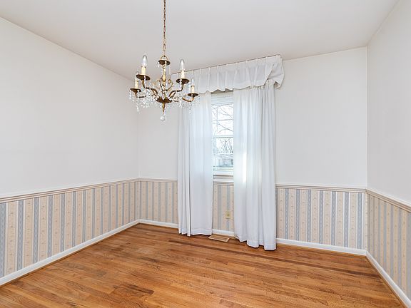 4th image of 9617 Lincoln Blvd