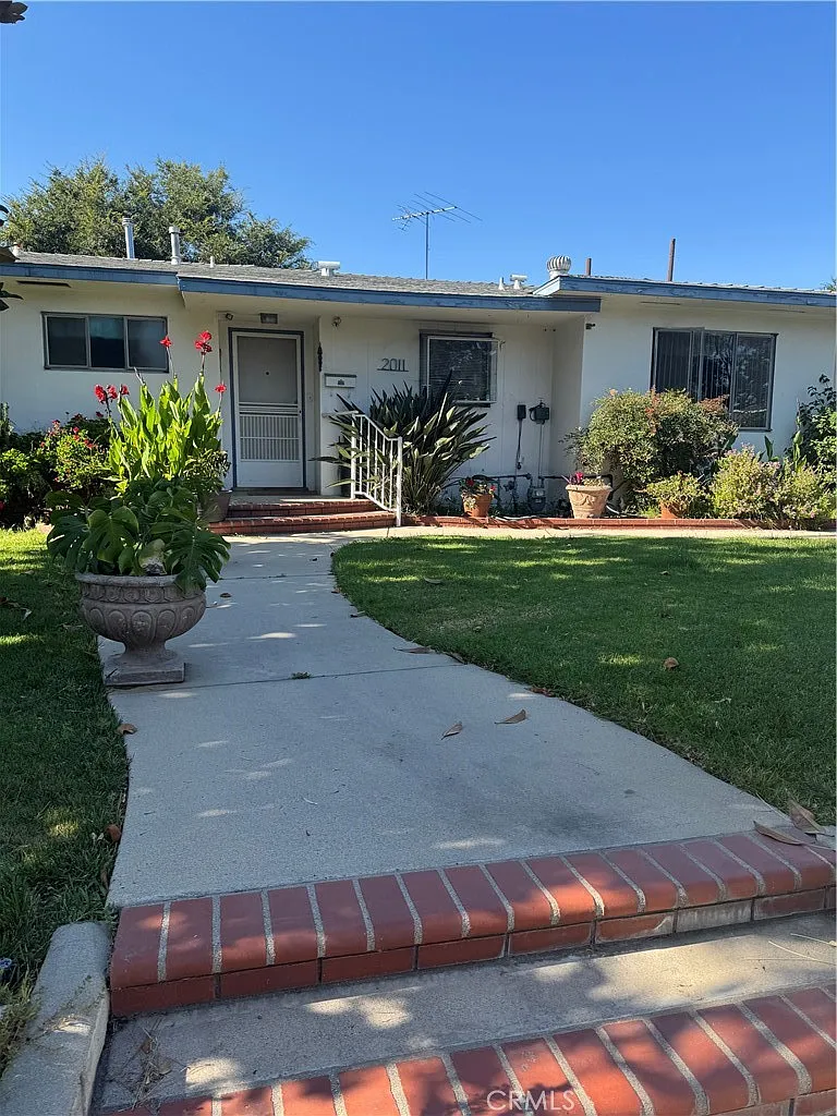 4 bed, 1685 sqft, $3,995 — Photo 1