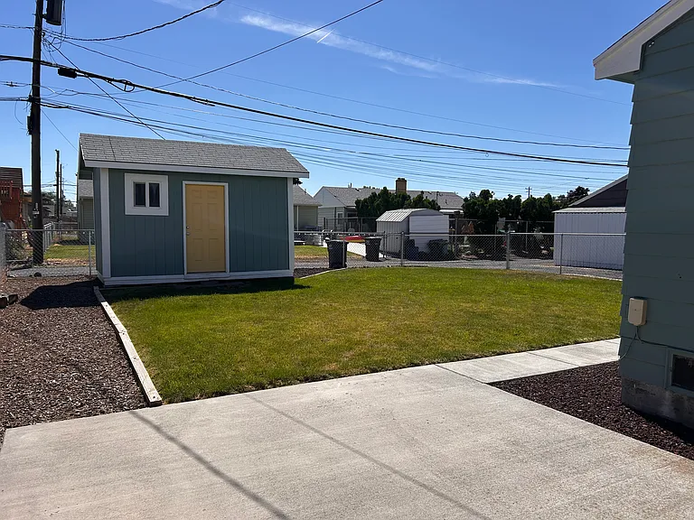 130 G St NE — Photo 3