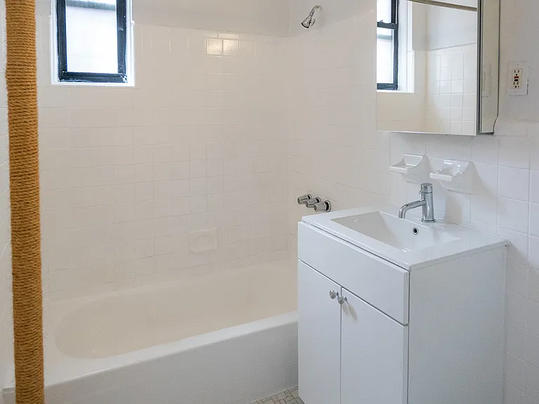 925 W End Ave #4C — Photo 2