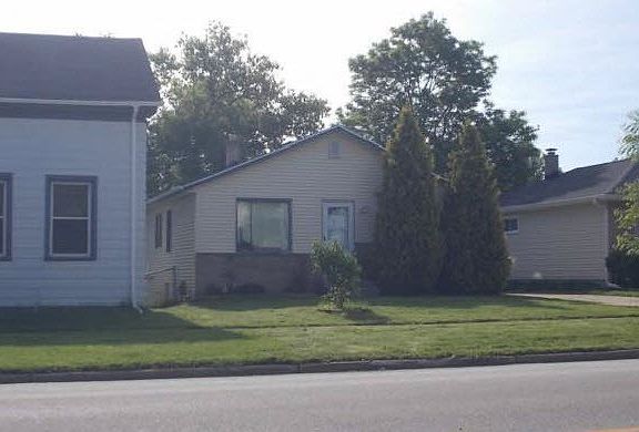 3rd image of 3958 S Packard Ave