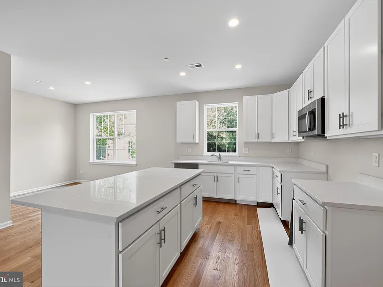 1 N Girard Ave #101 — Photo 2