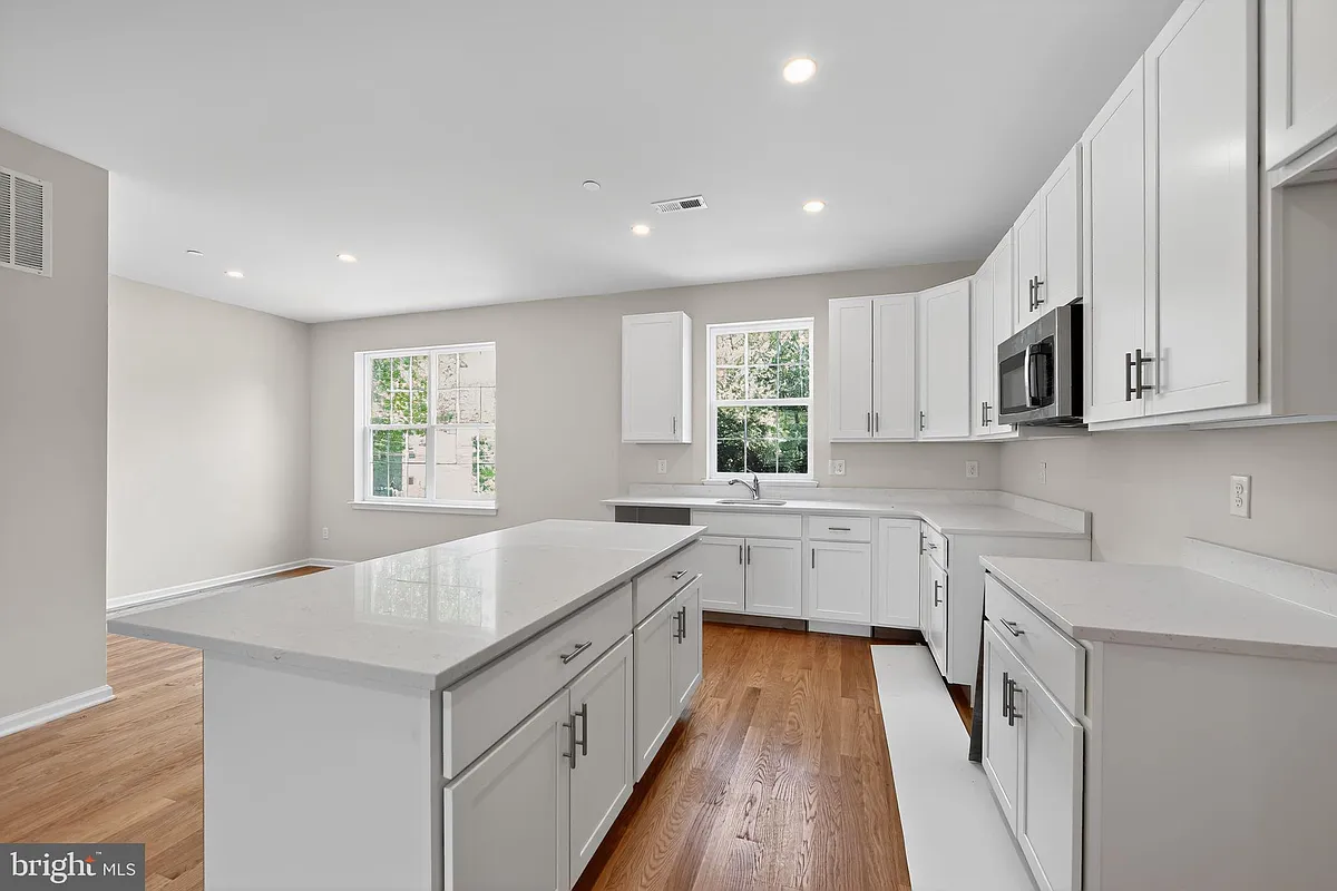Building Photo - 1 N Girard Ave #101